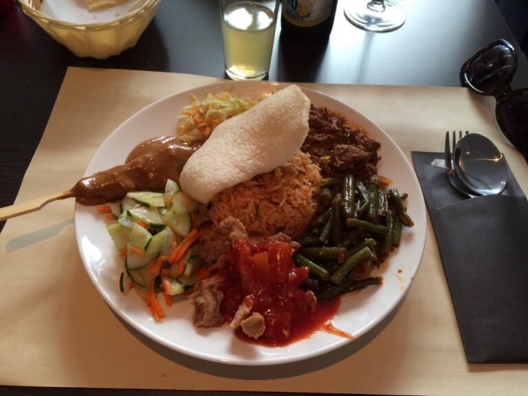 nyonya meneer1 768x576