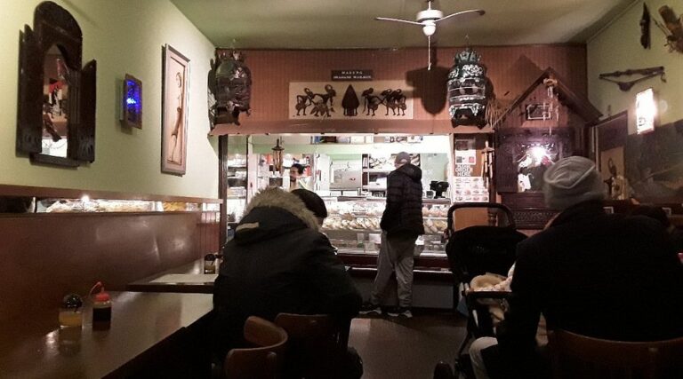 warung sranang makmur amsterdam2 768x427